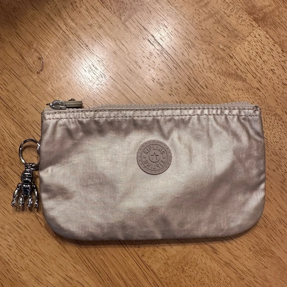 Kipling Set Alvar Metallic Glow Nylon Crossbody Gold & Large Creativity Wallet - Picture 9 of 14